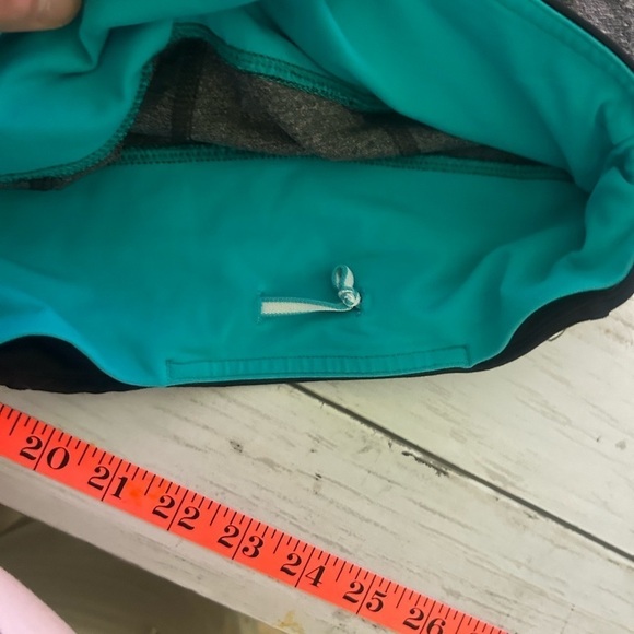 Lululemon Gray Teal Black Mesh Athleisure Leggings
Zip Pockets Size 4 - Picture 7 of 13